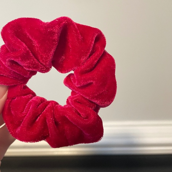 5 for $20: American Eagle scrunchies - Picture 6 of 8